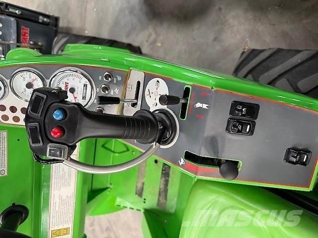 Avant 528 滑移装载机