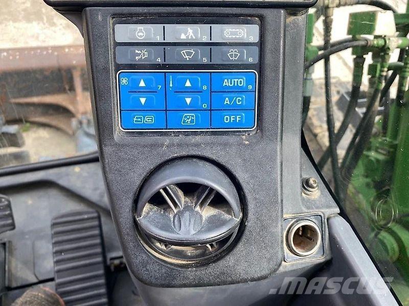 Komatsu PC138-8 履带挖掘机