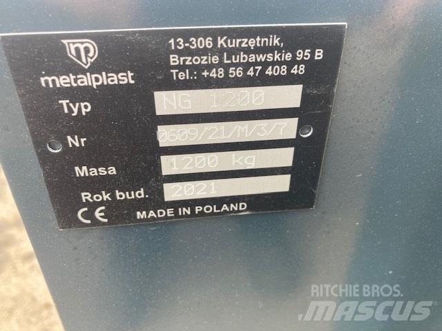  - - -  1200 KG 前配重块