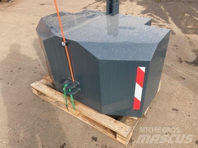  - - -  1200 KG 前配重块