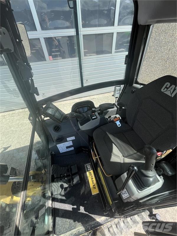 CAT 301.8 小型挖掘机