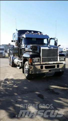 Mack CHU 牵引车