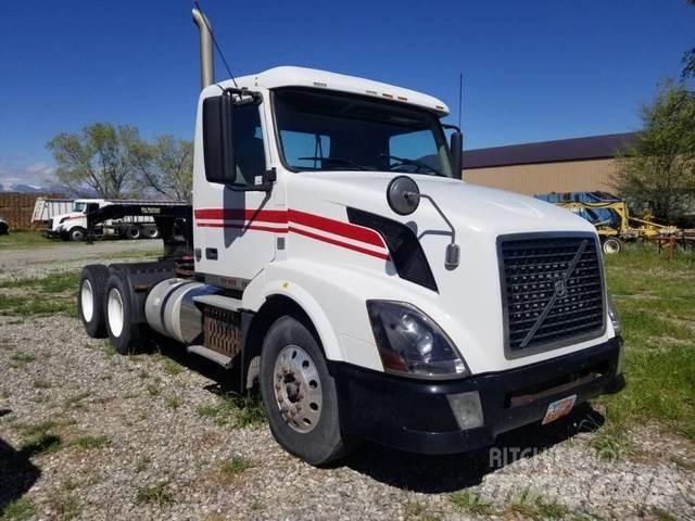 Volvo Semi Tractor 大型面包车