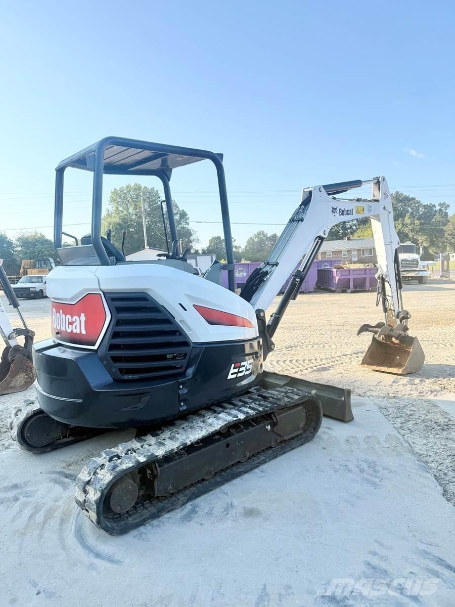 Bobcat E35 小型挖掘机