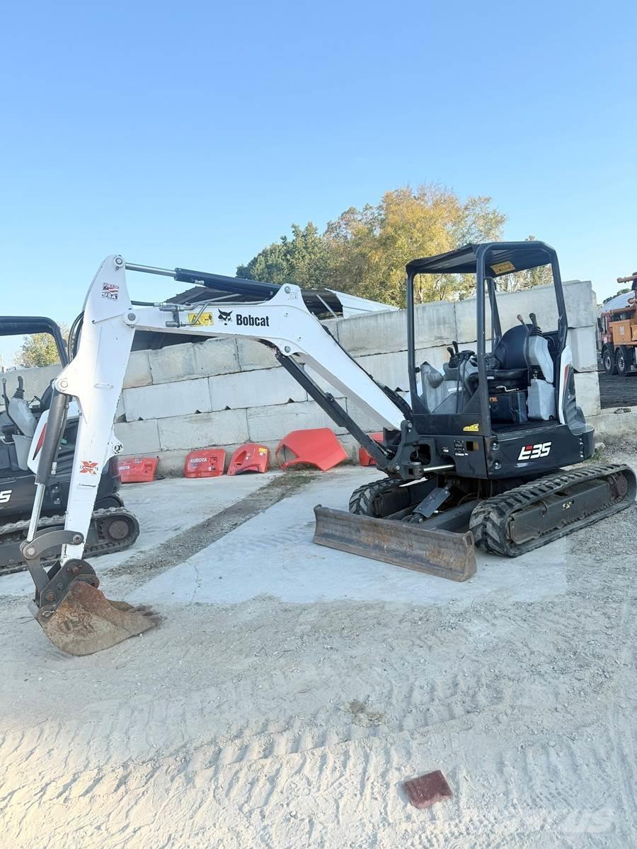 Bobcat E35 小型挖掘机