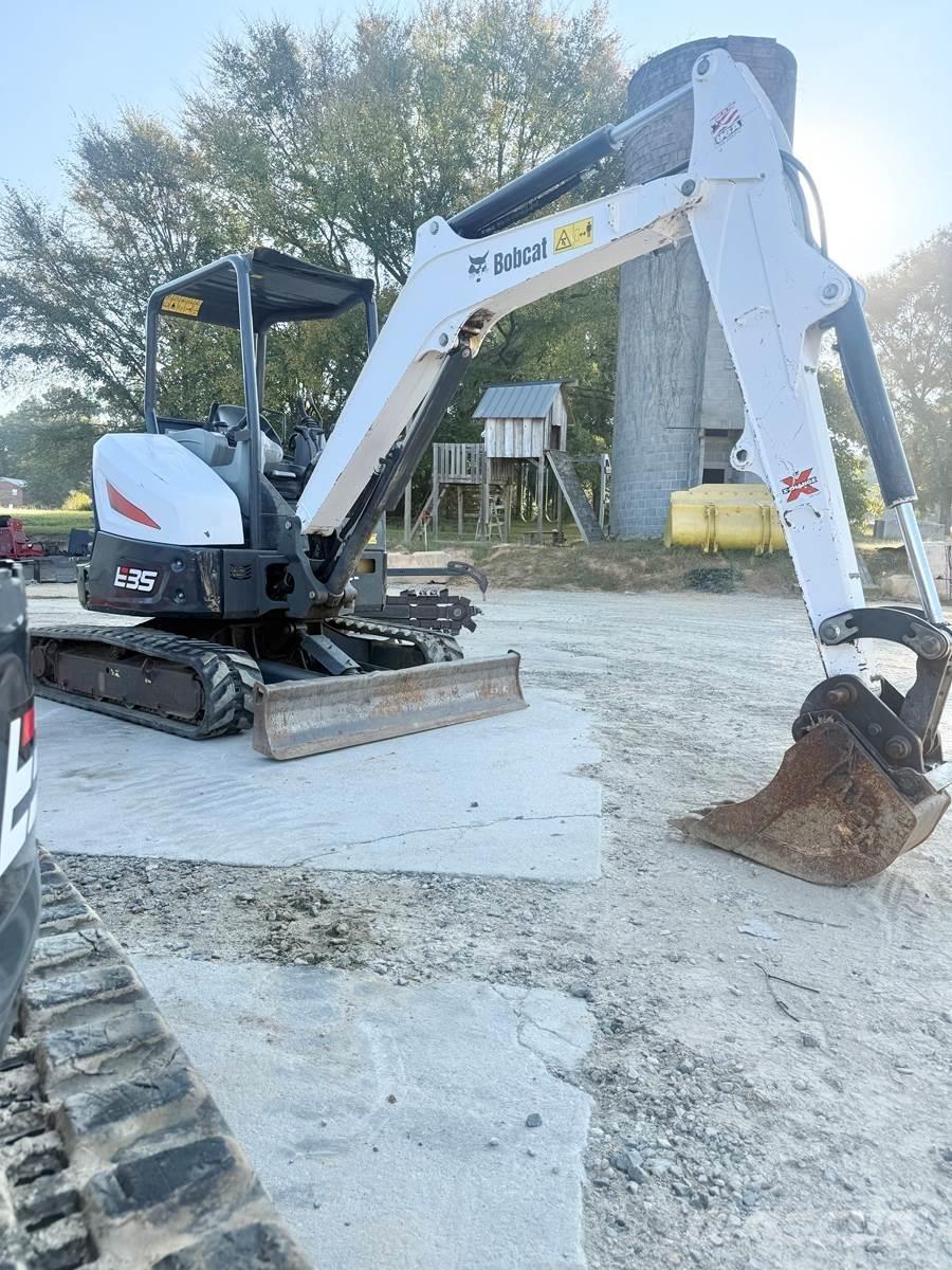 Bobcat E35 小型挖掘机