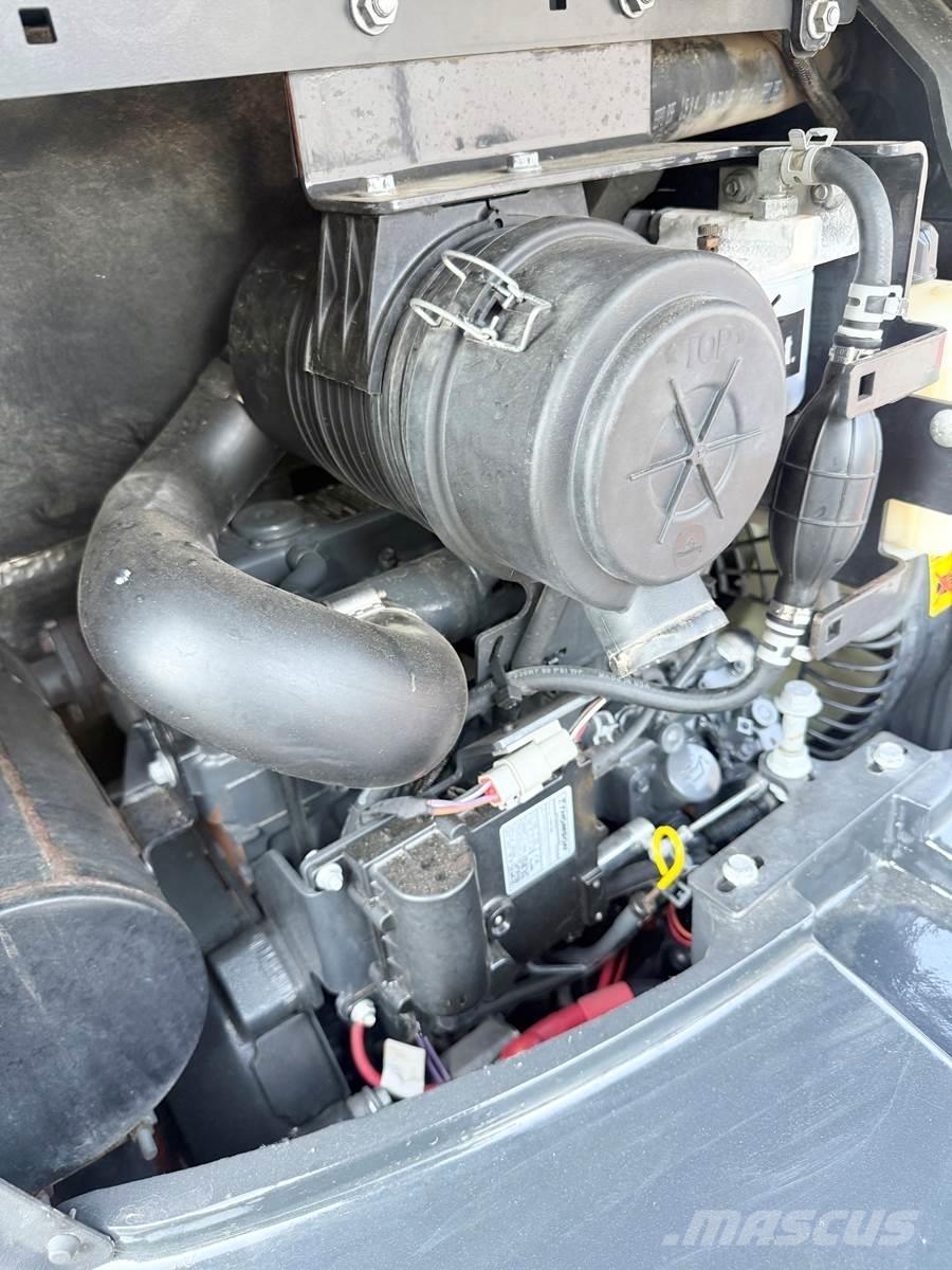 Bobcat E35 小型挖掘机