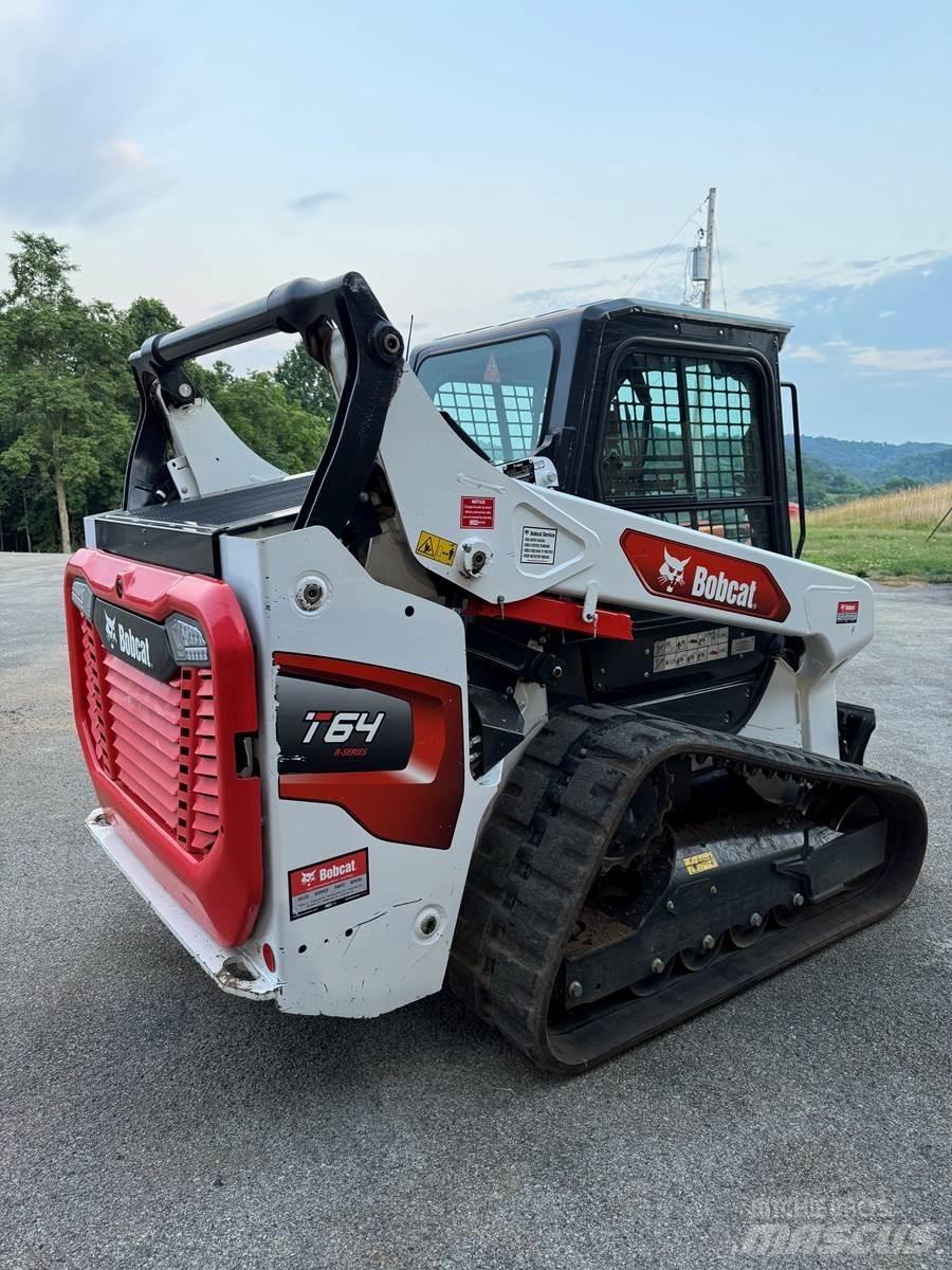 Bobcat T64 滑移装载机