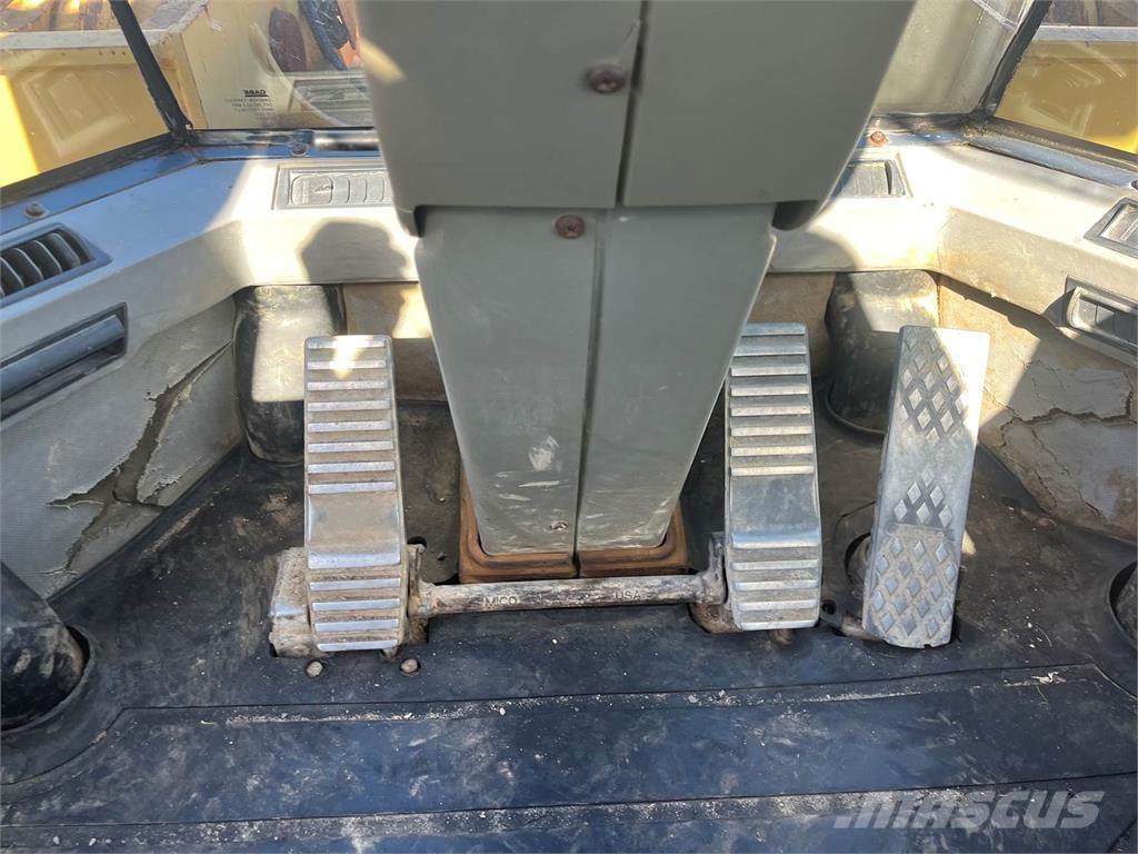 CASE 821C 轮式装载机