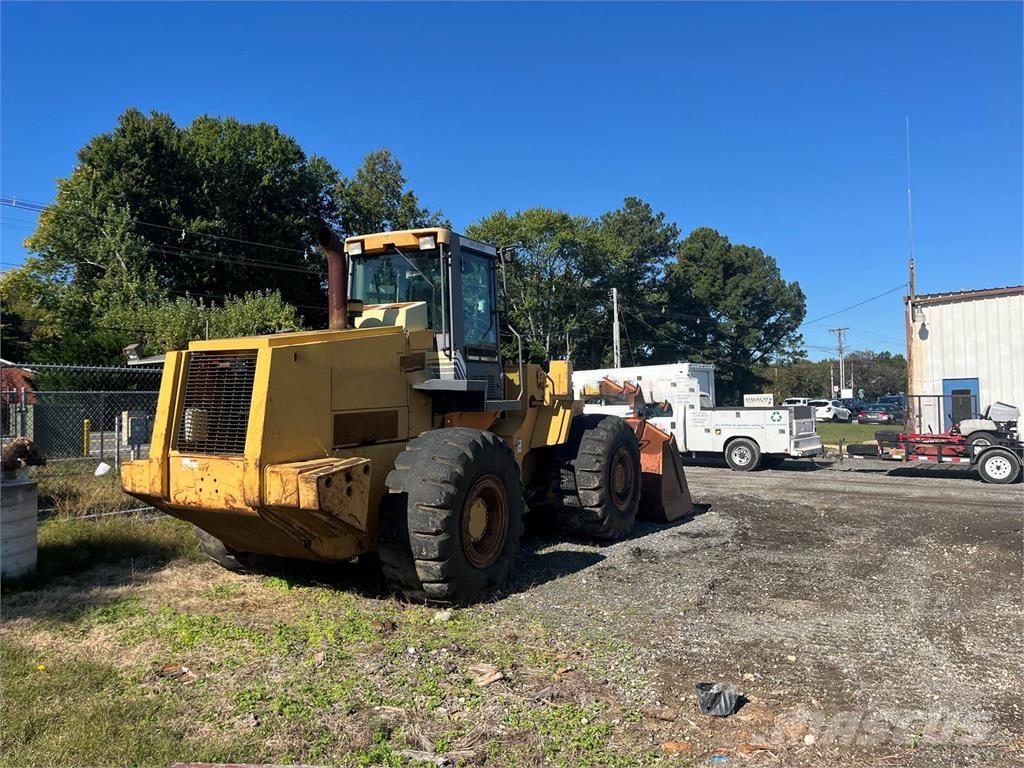 CASE 821C 轮式装载机