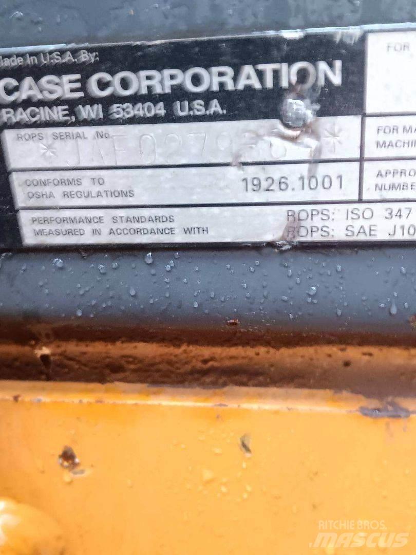 CASE 95XT 滑移装载机