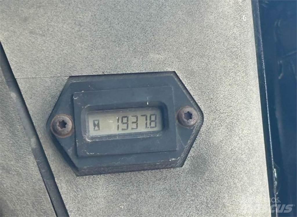 CAT 216B 滑移装载机