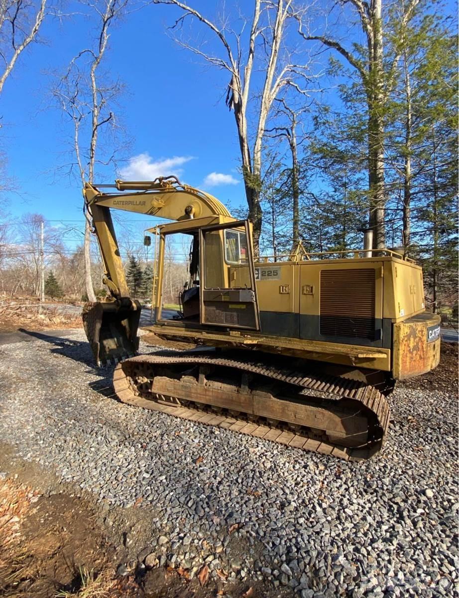 CAT 225 履带挖掘机