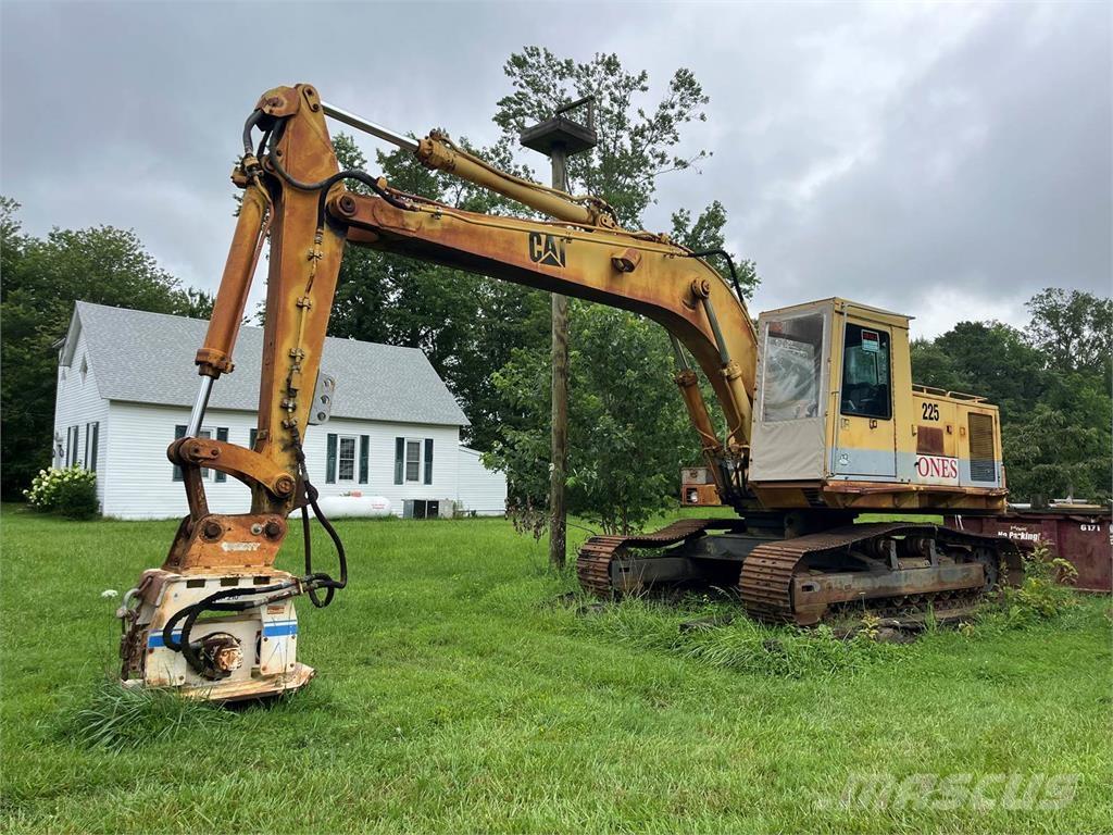 CAT 225 LC 履带挖掘机