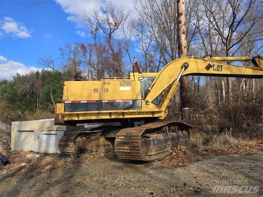 CAT 225D 履带挖掘机