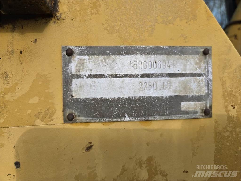 CAT 225D 履带挖掘机
