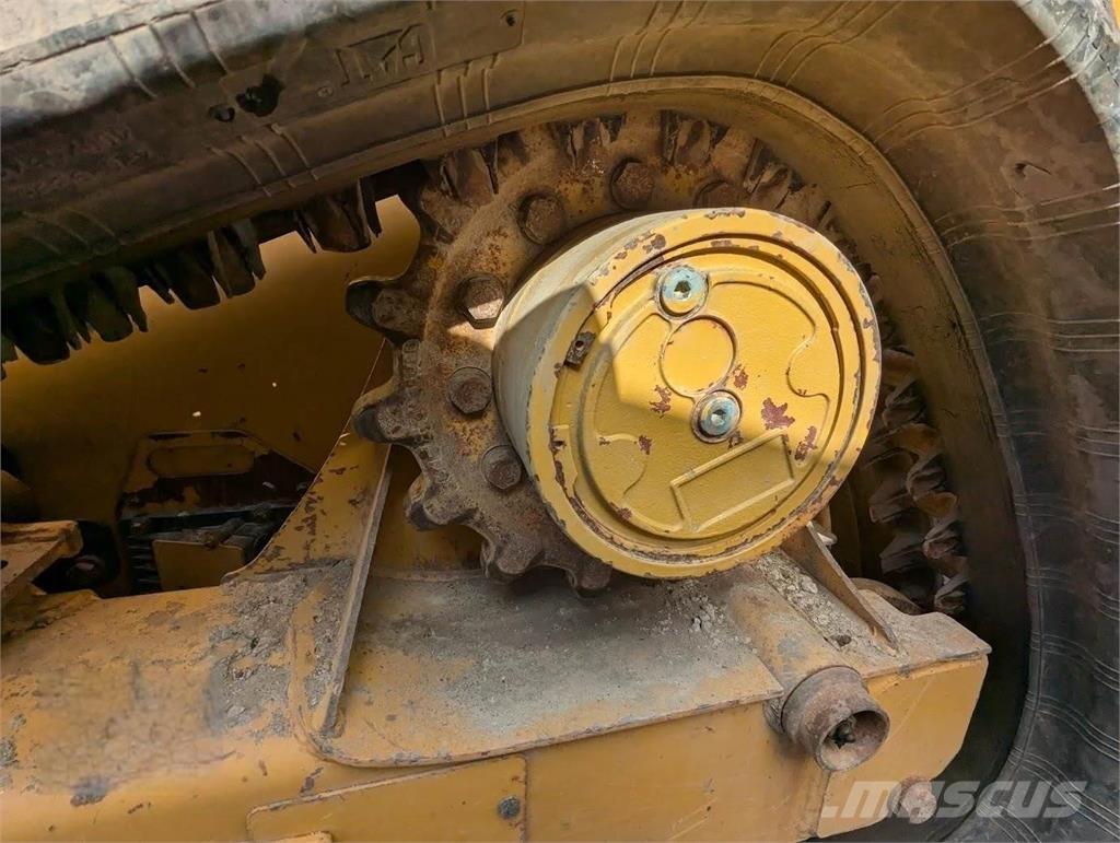 CAT 239D3 滑移装载机