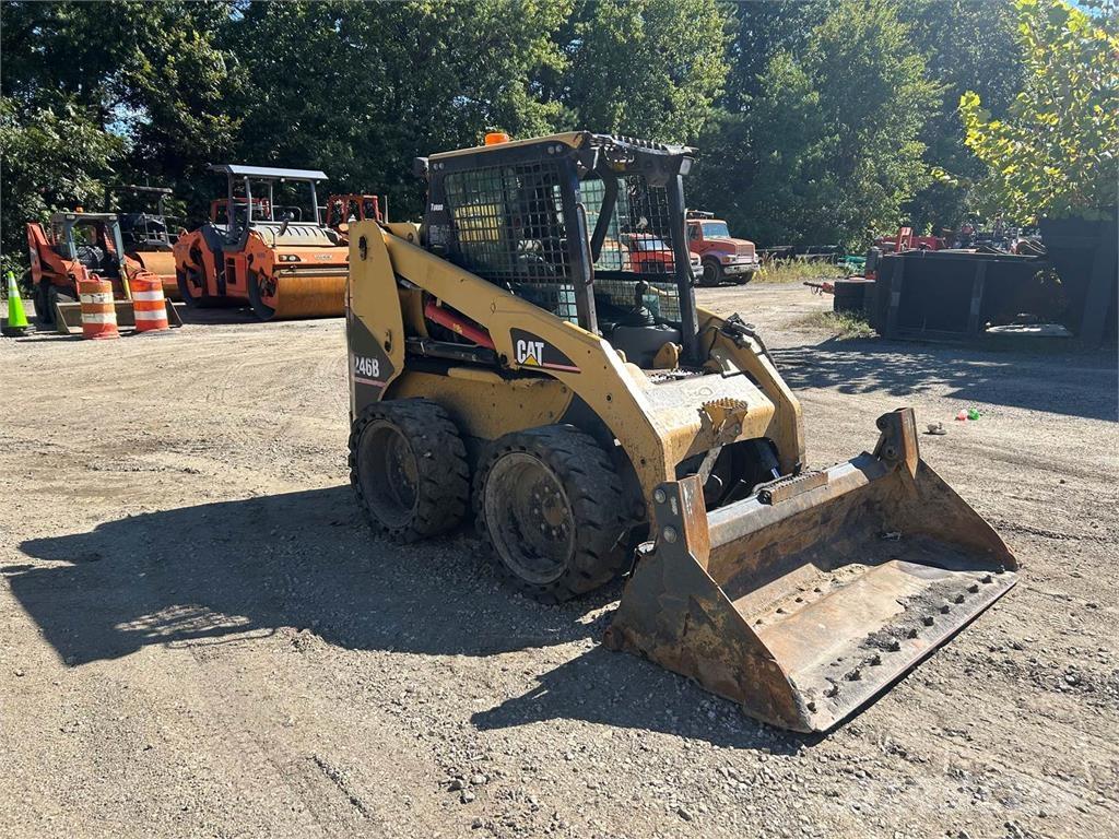 CAT 246B 滑移装载机