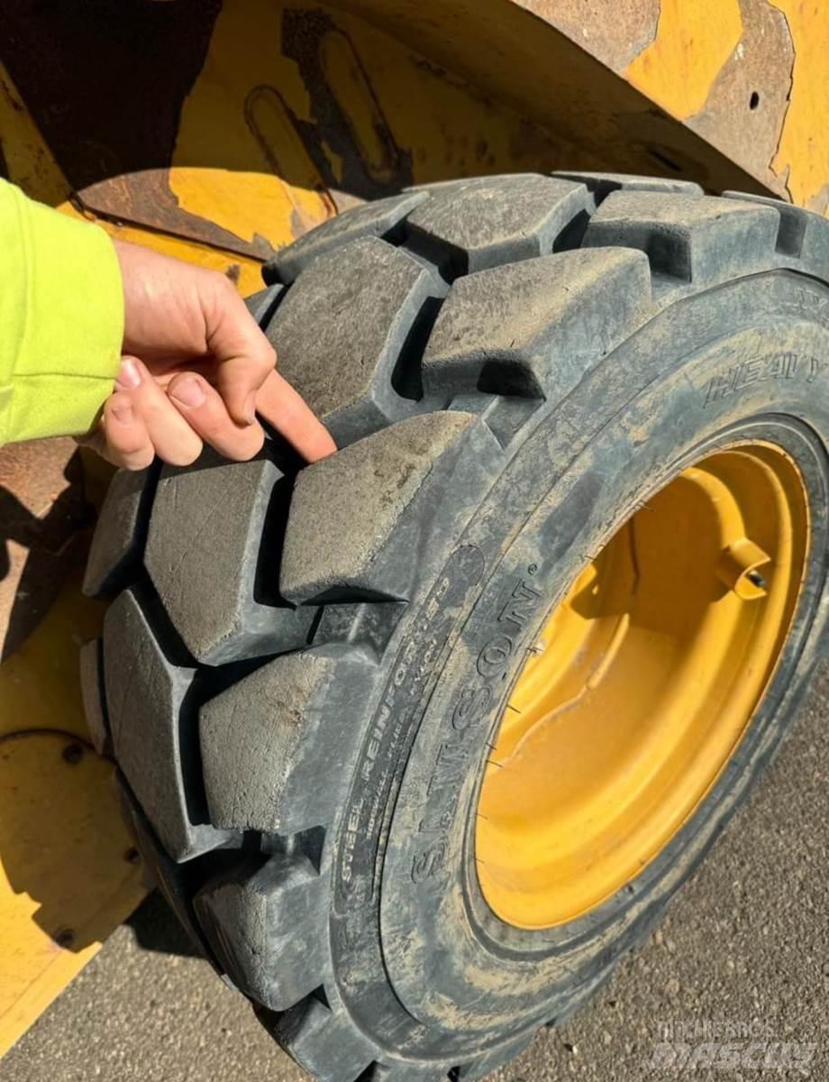 CAT 246C 滑移装载机