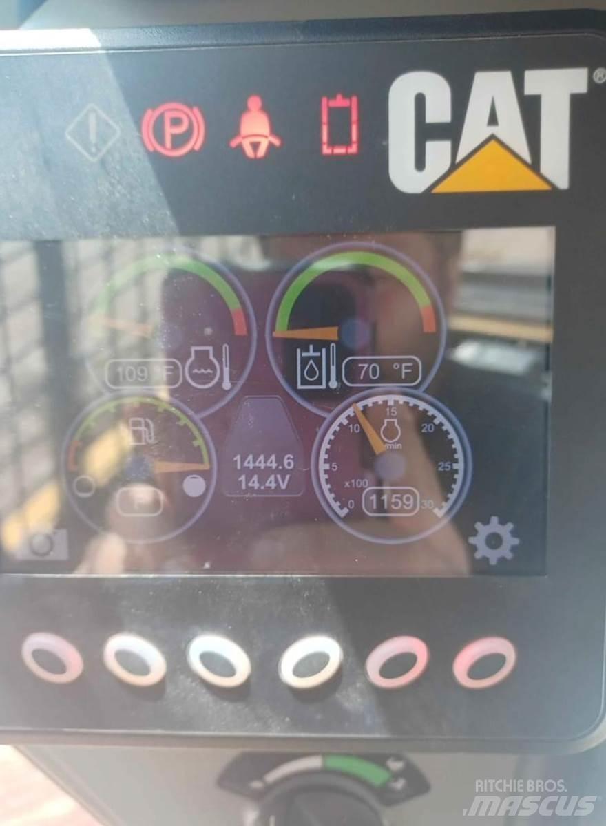 CAT 246D 滑移装载机