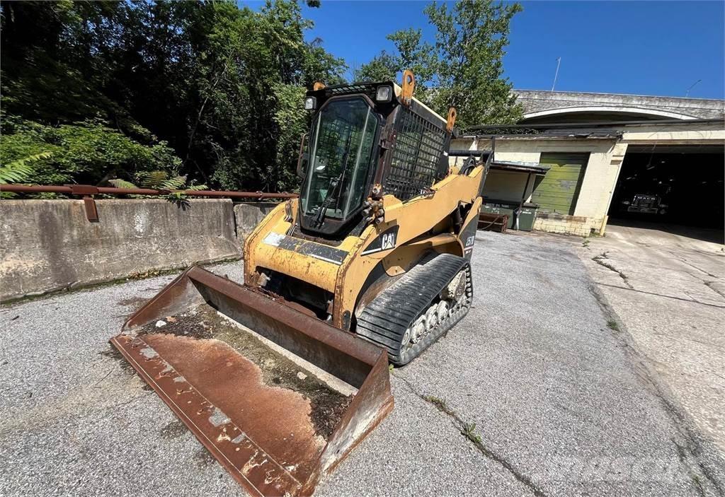 CAT 257B 滑移装载机
