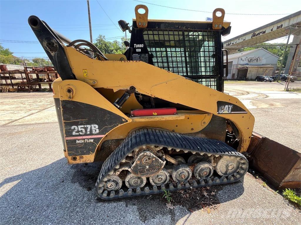 CAT 257B 滑移装载机