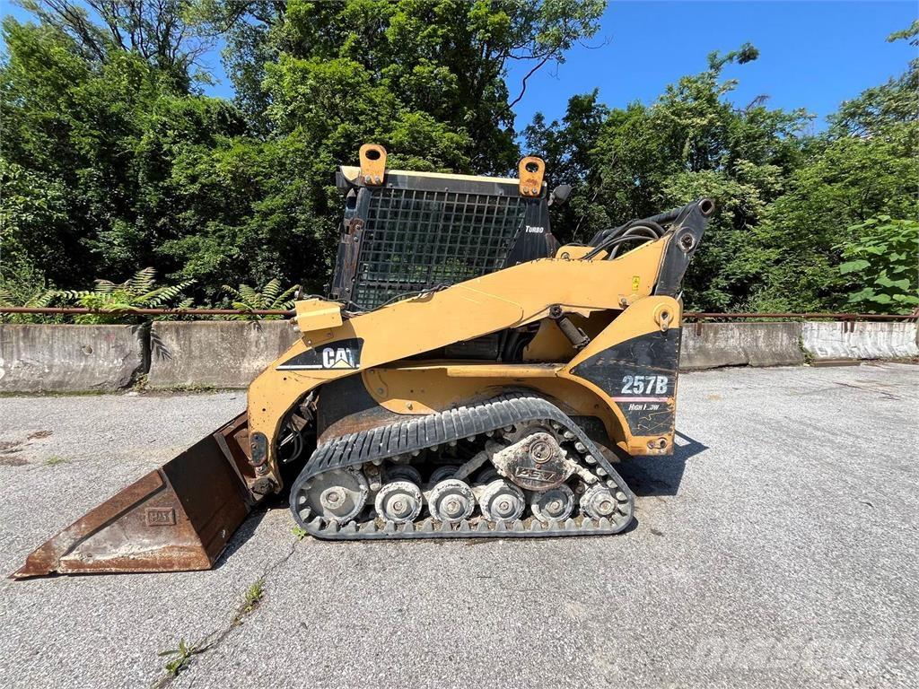 CAT 257B 滑移装载机