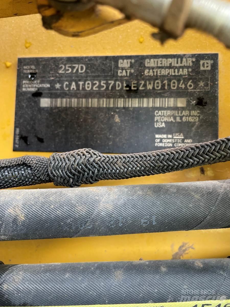 CAT 257D 滑移装载机