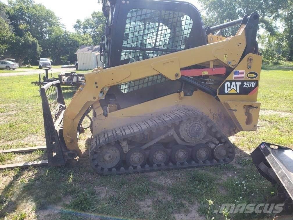 CAT 257D 滑移装载机