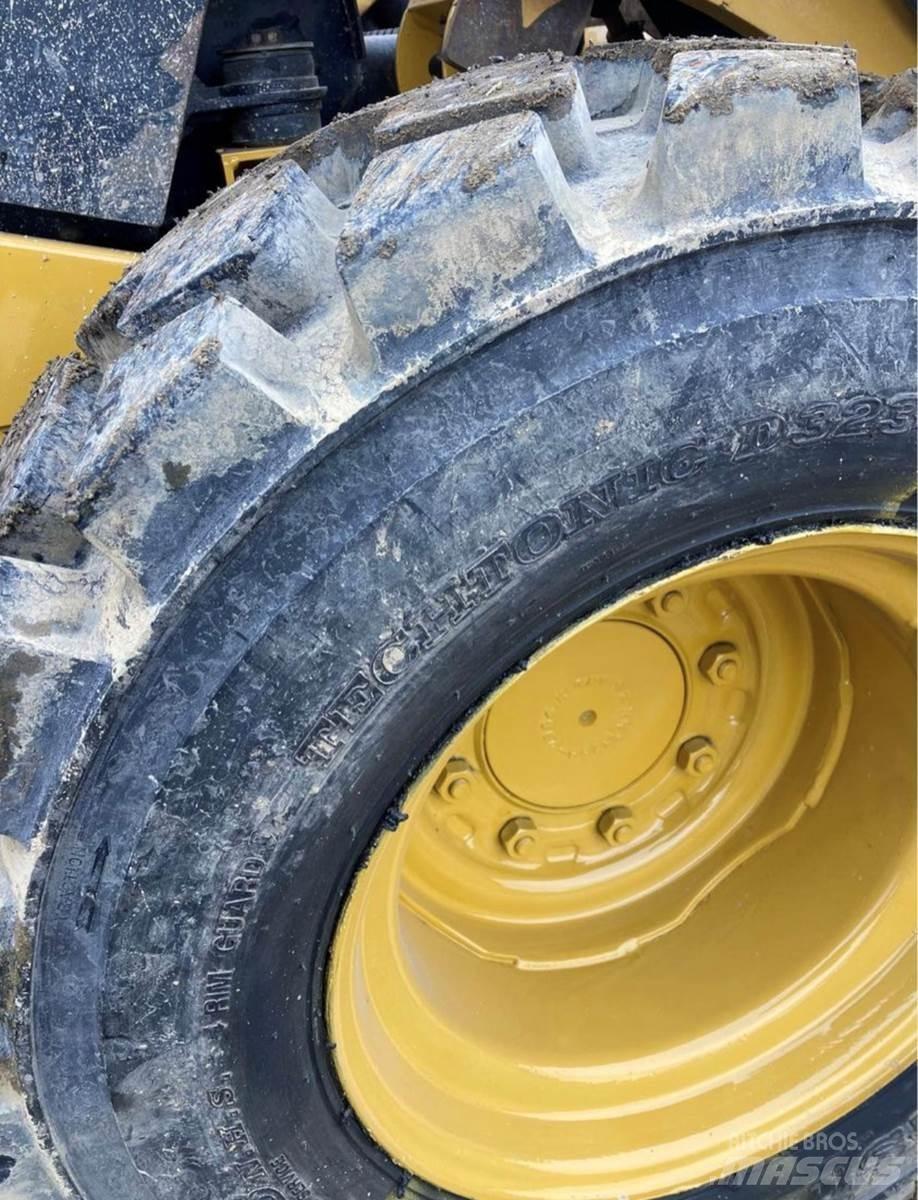 CAT 262D 滑移装载机