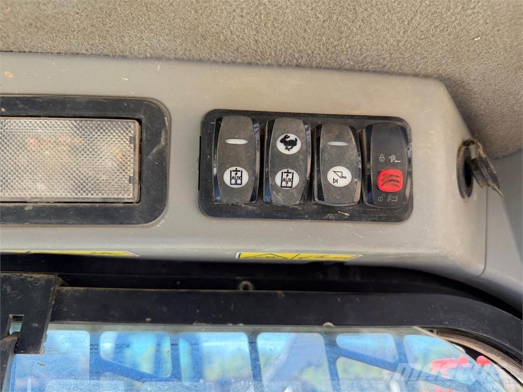 CAT 277D 滑移装载机