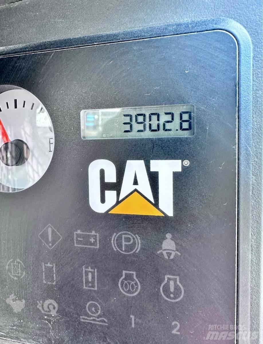 CAT 299D 滑移装载机