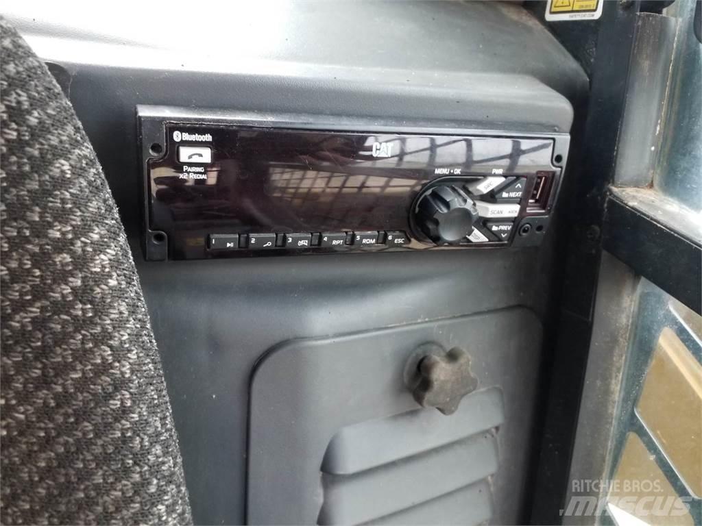 CAT 299D2 滑移装载机
