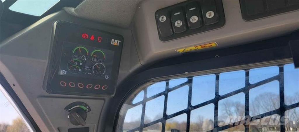 CAT 299D2 滑移装载机