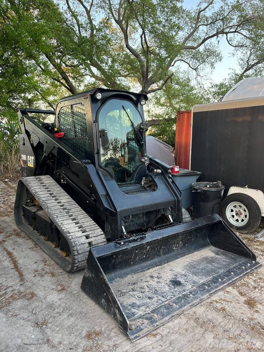 CAT 299D2 滑移装载机