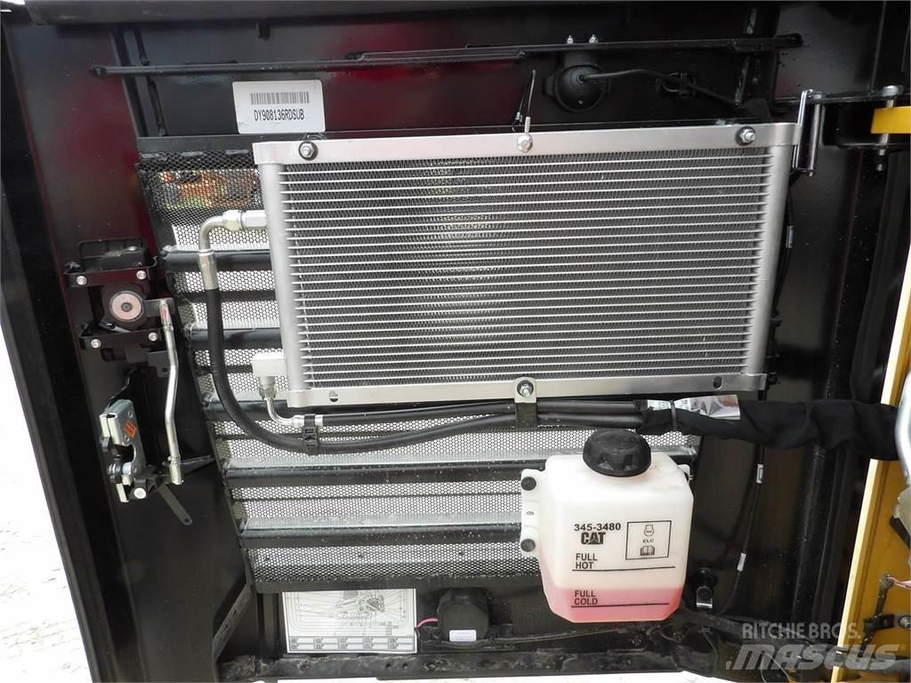 CAT 299D3 滑移装载机