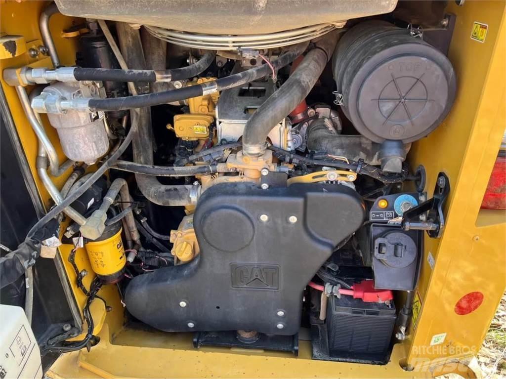 CAT 299D3 滑移装载机