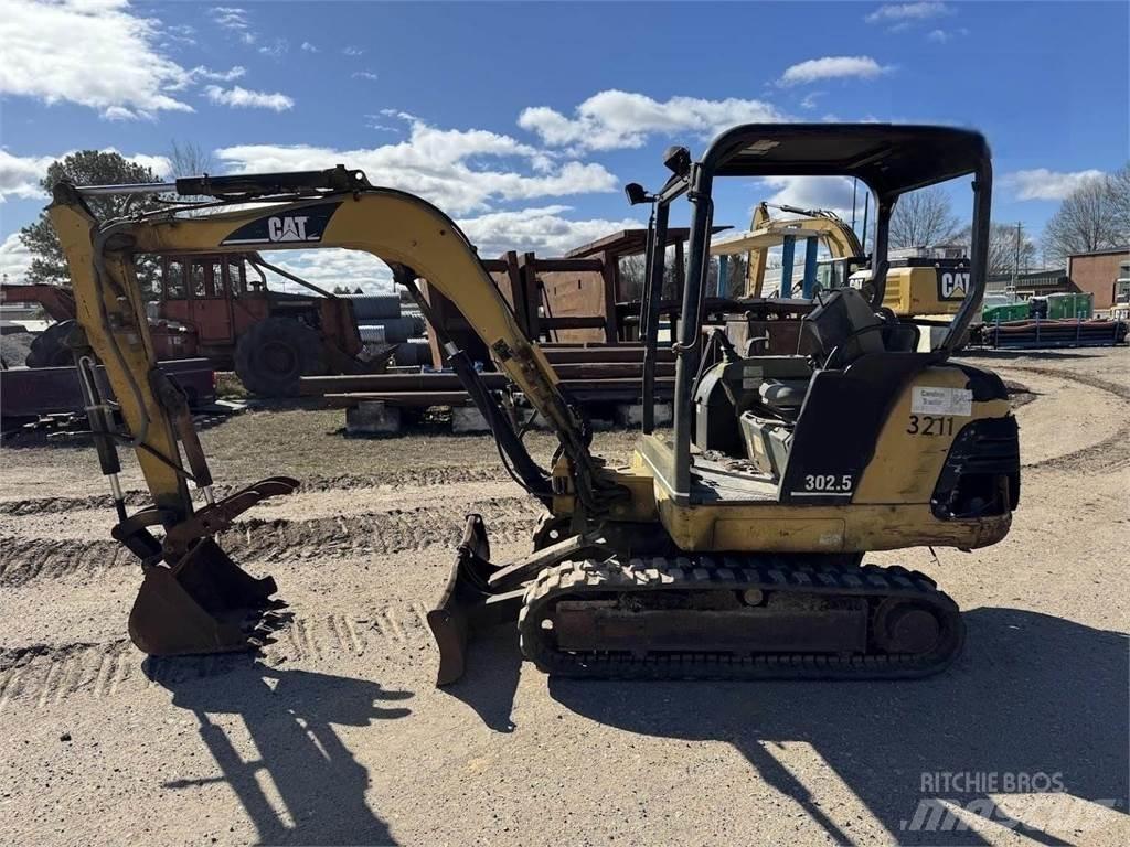 CAT 302.5 小型挖掘机