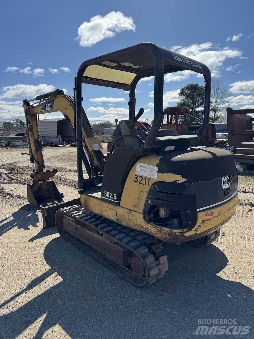 CAT 302.5 小型挖掘机