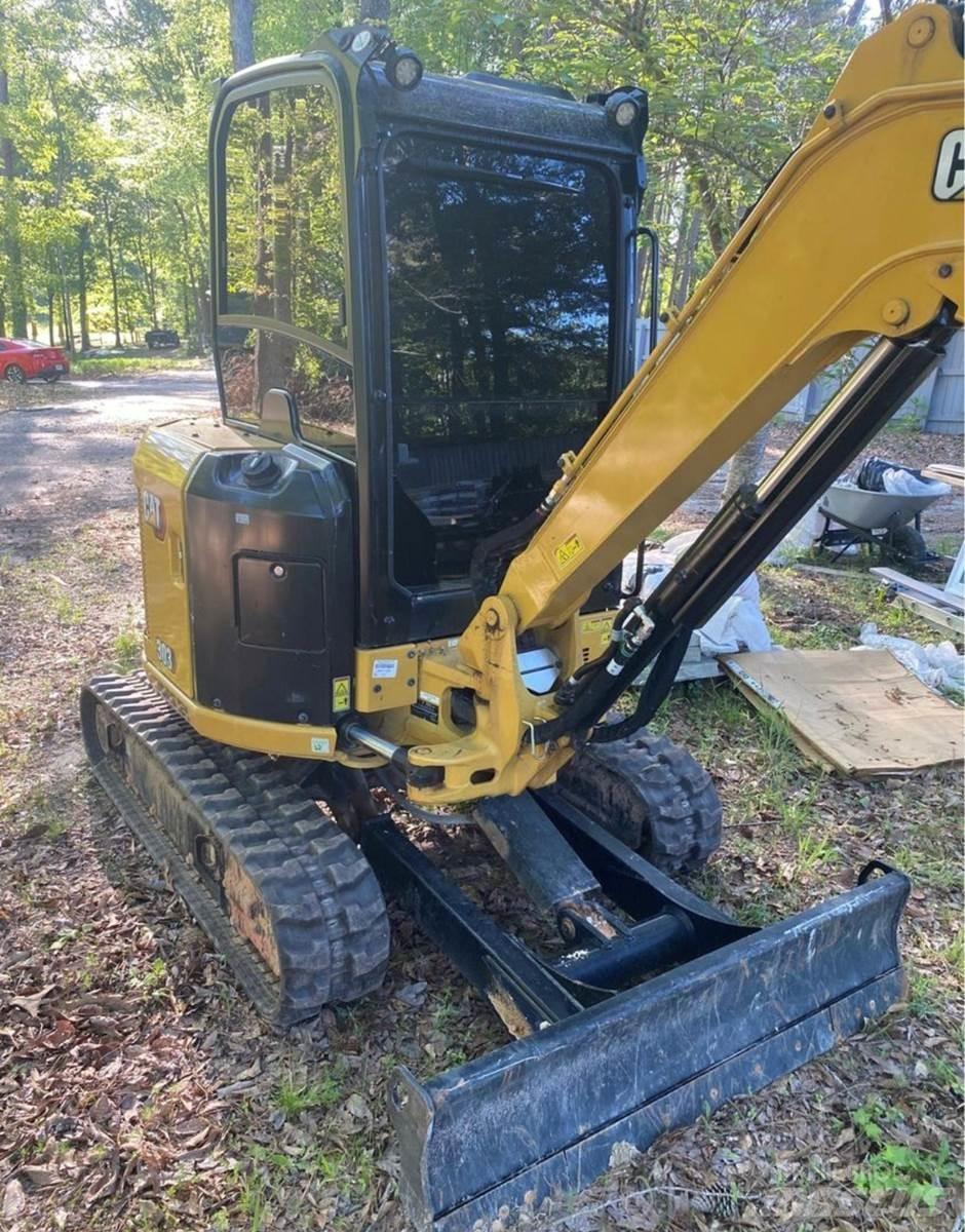 CAT 303CR 小型挖掘机