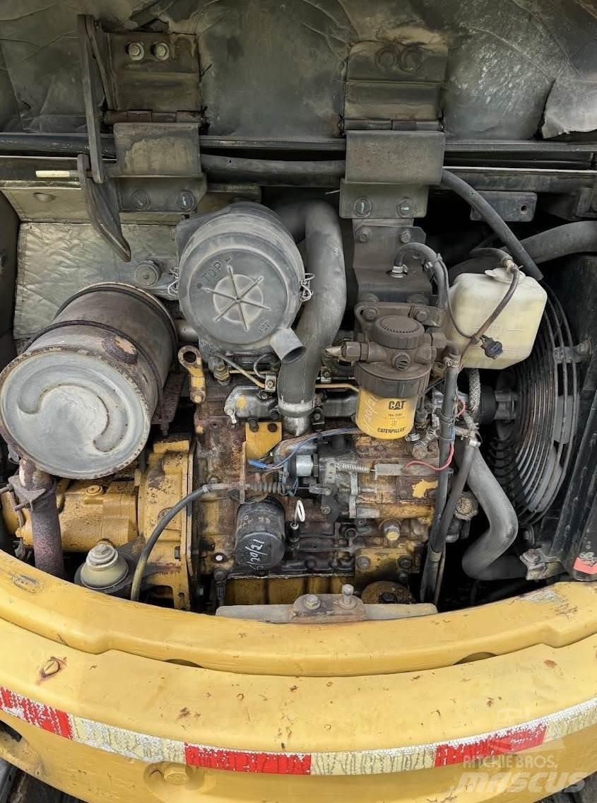 CAT 304CR 小型挖掘机