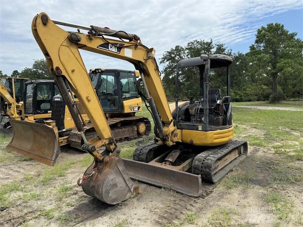 CAT 304CR 小型挖掘机