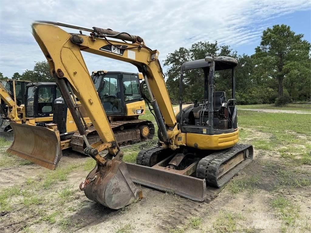 CAT 304CR 小型挖掘机