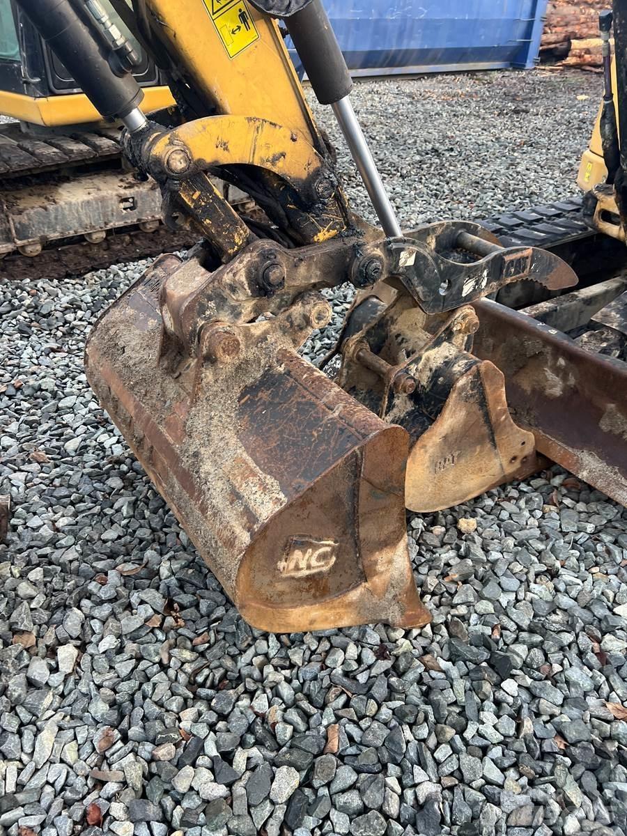 CAT 305 小型挖掘机