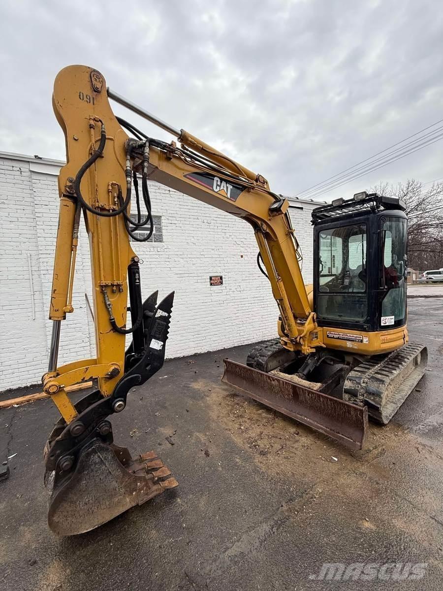 CAT 305CR 小型挖掘机