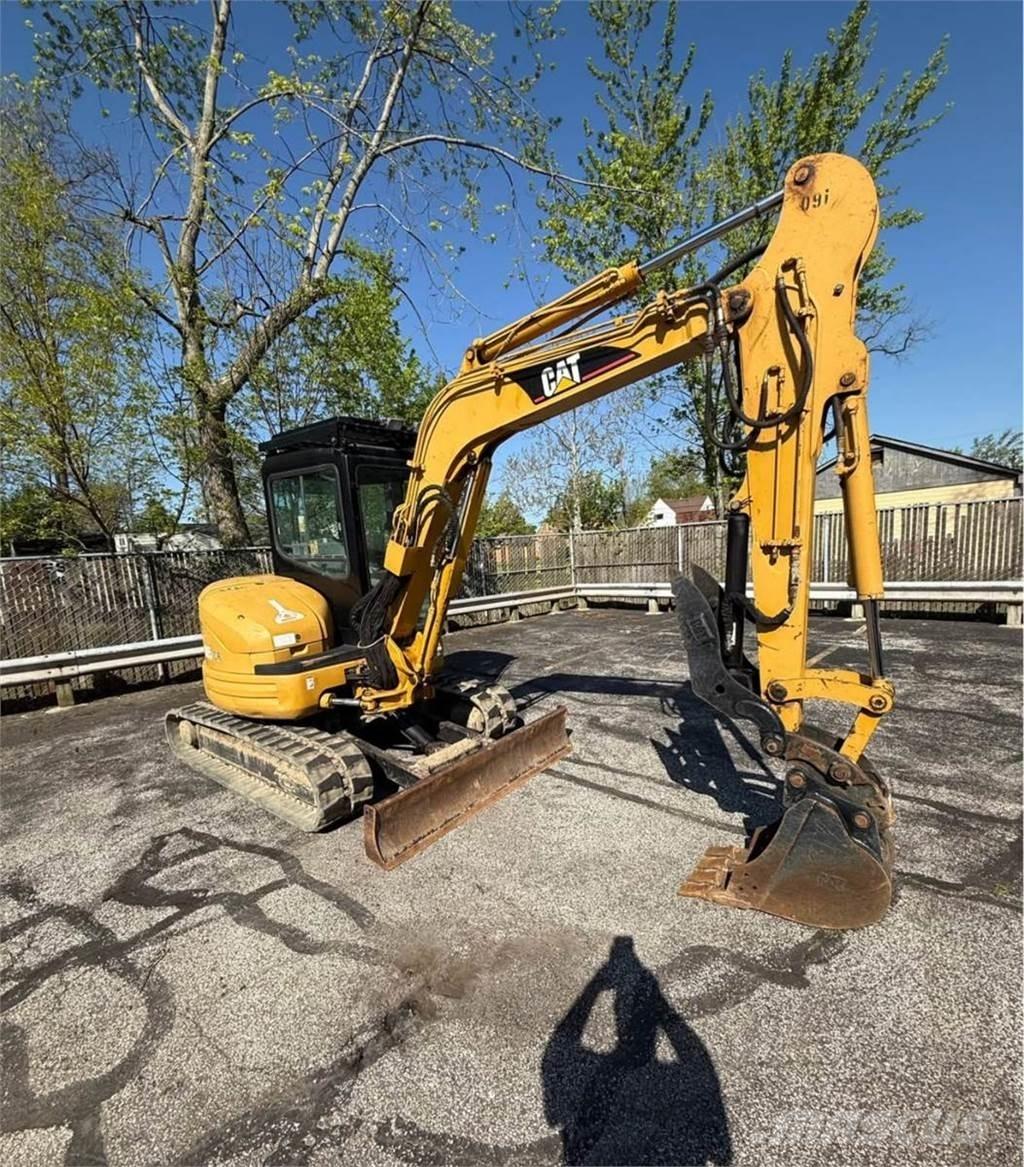CAT 305CR 小型挖掘机