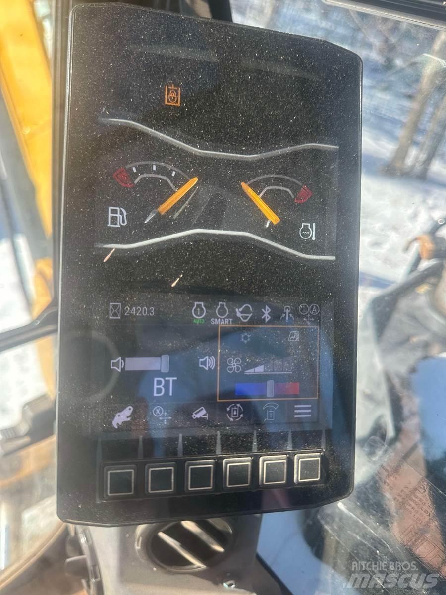 CAT 306CR 小型挖掘机