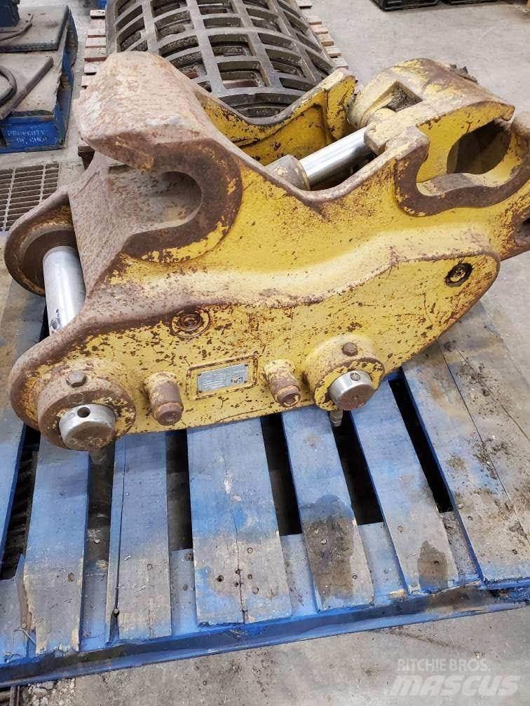 CAT 320DL 快速连接器