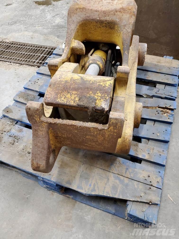 CAT 320DL 快速连接器