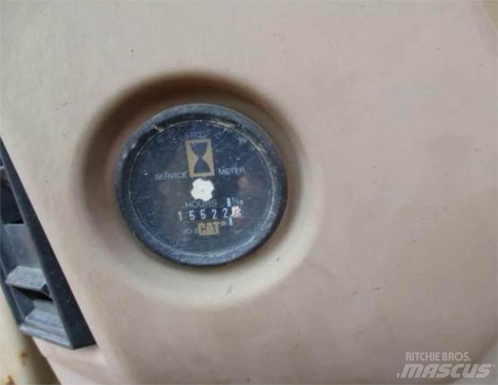 CAT 320L 履带挖掘机